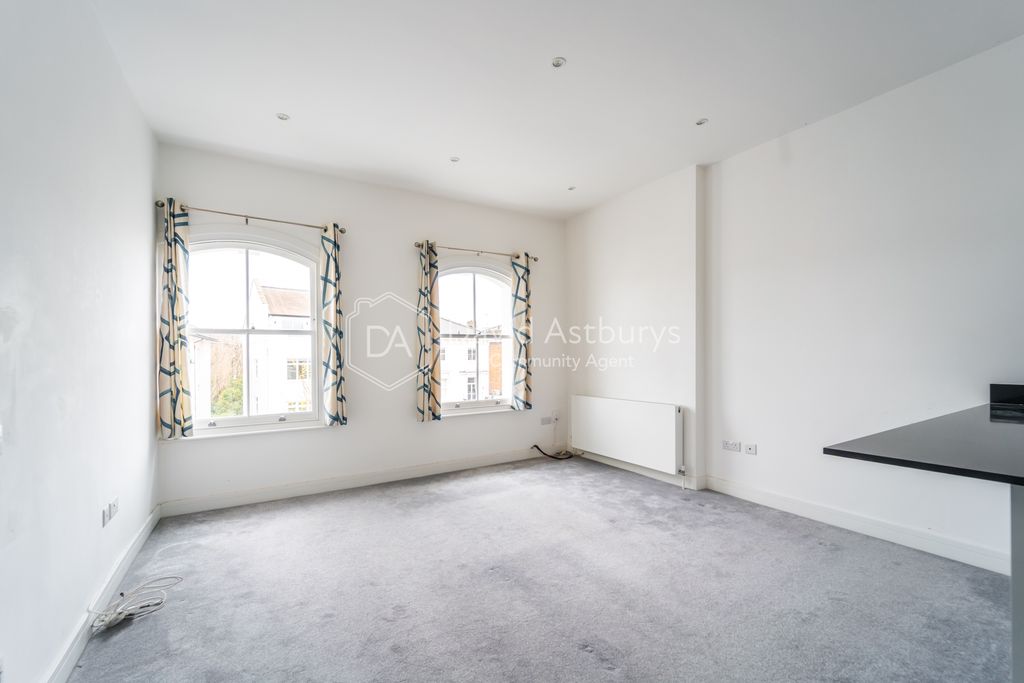 Property photo 2 of 11 Mba09649