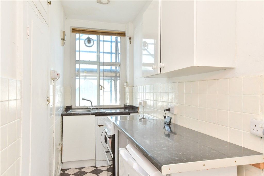 Property photo 3 of 8 Kitchen