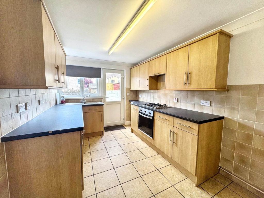 Property photo 3 of 9 Kitchen