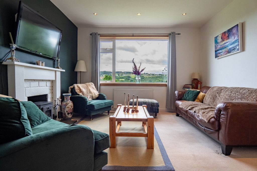 Property photo 2 of 39