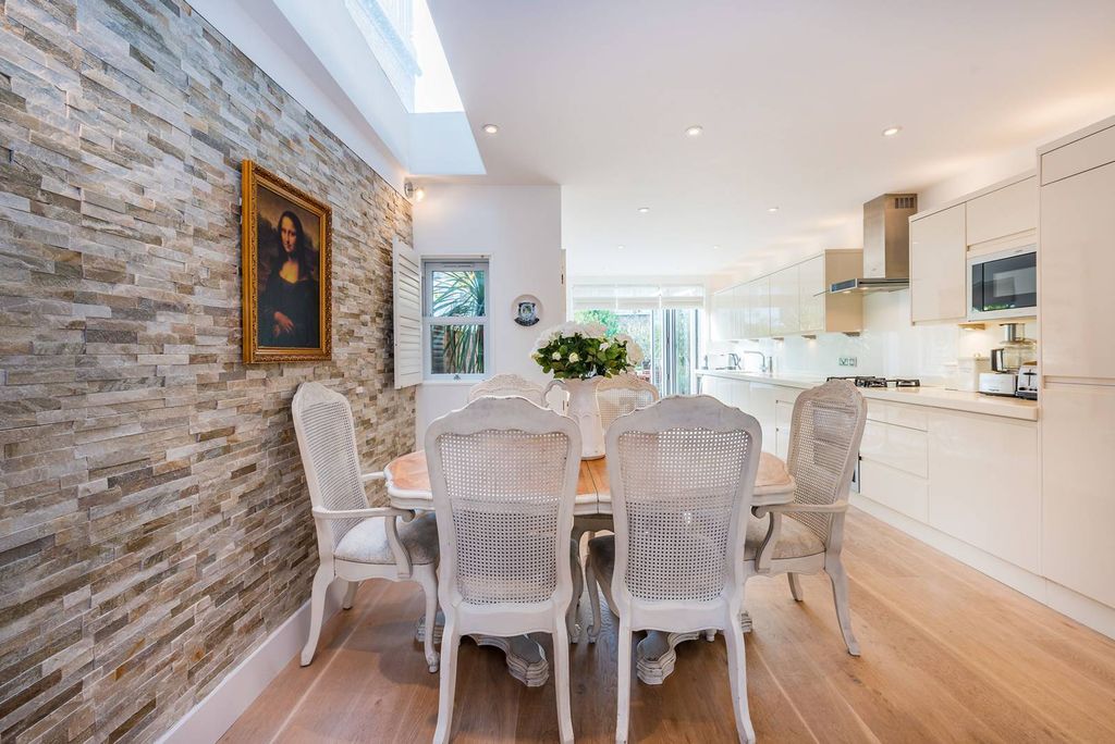 Property photo 3 of 26