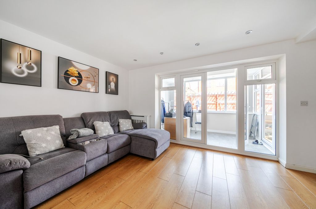 Property photo 2 of 21 1441134-10-69E0Ca...