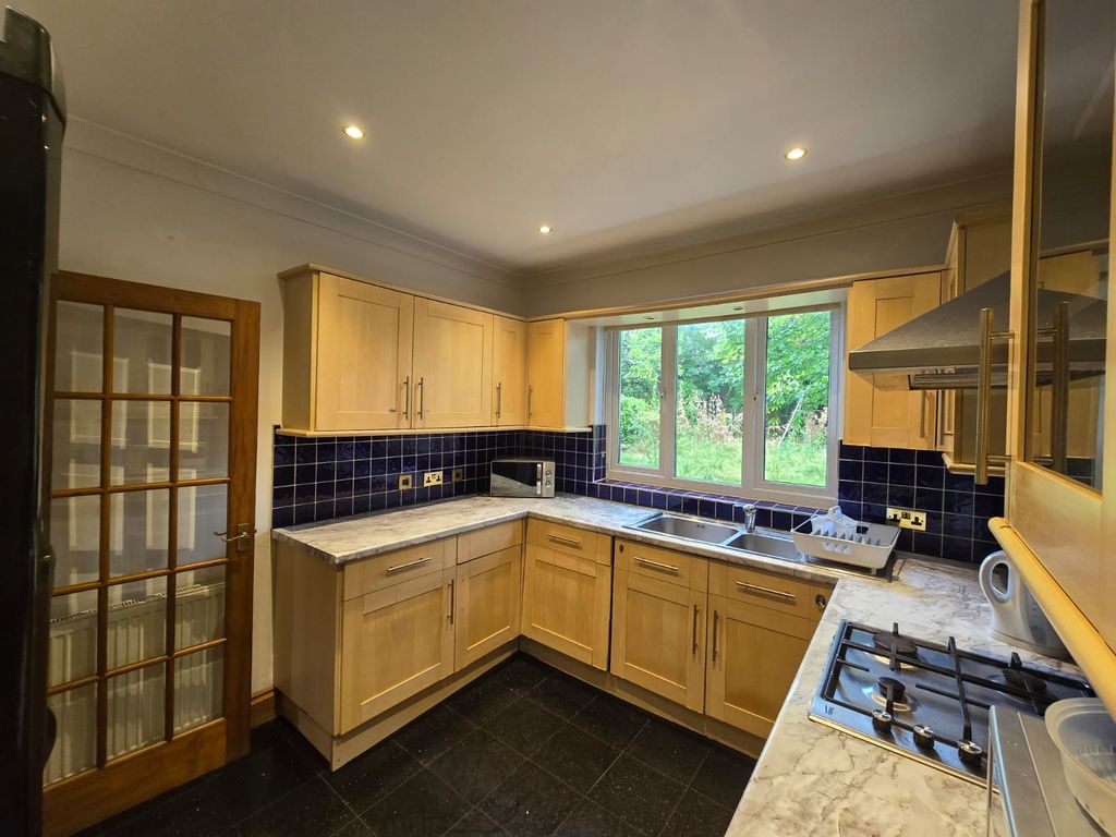 Property photo 3 of 11 Gallery