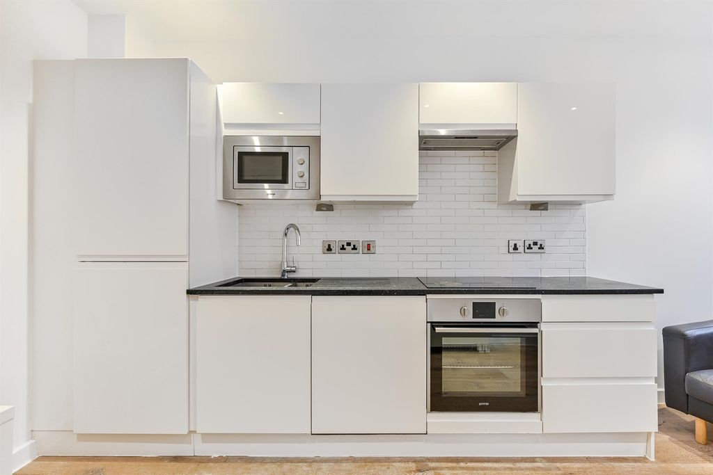Property photo 3 of 7 Kitchen