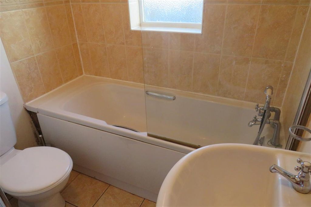 Property photo 2 of 8 Bathroom