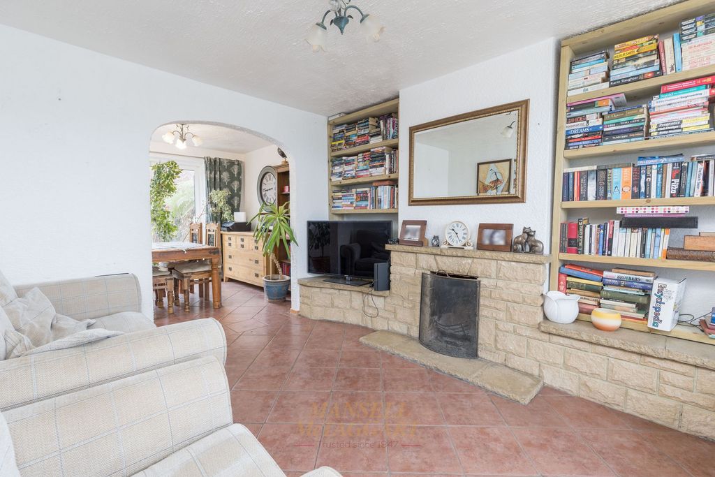 Property photo 2 of 20