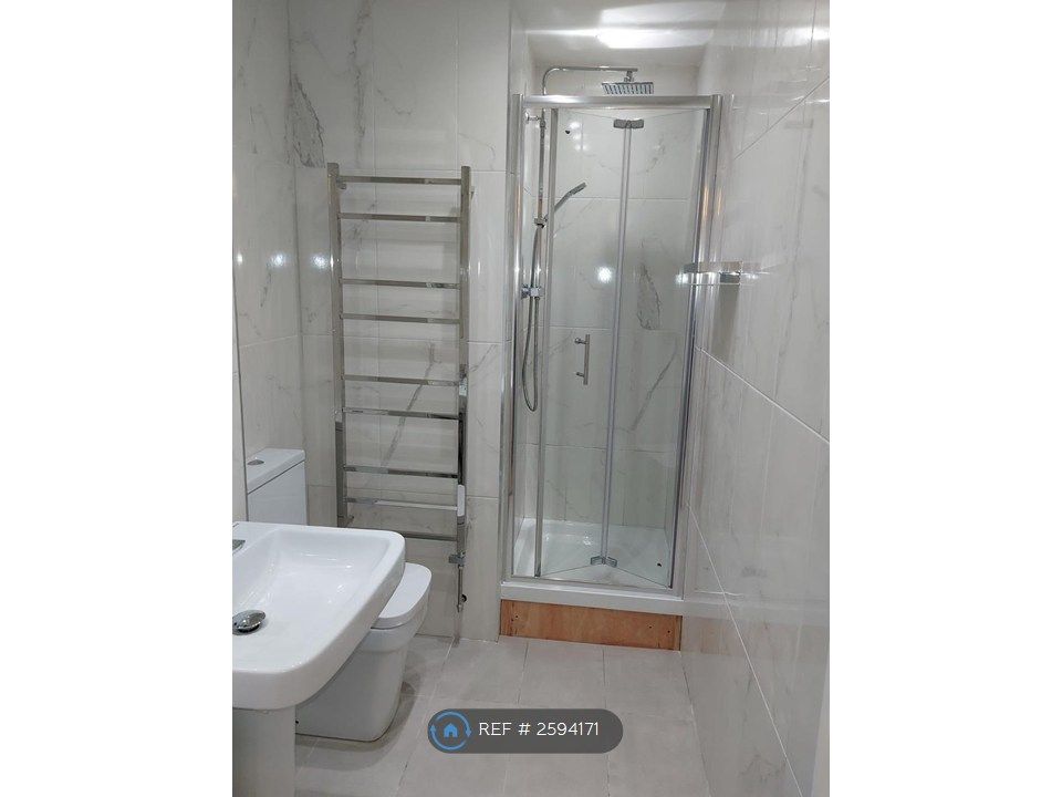 Property photo 3 of 11 Ensuite Bathroom