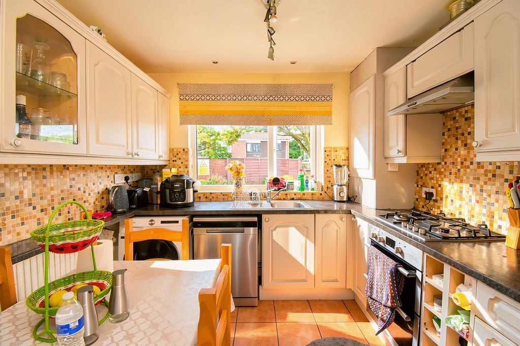 Property photo 3 of 23