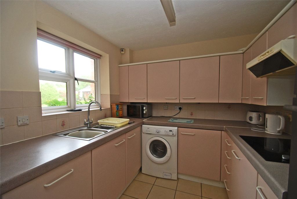 Property photo 3 of 7 Kitchen