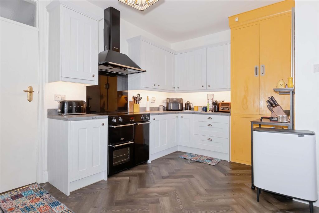 Property photo 2 of 12 Onslow Court_13.Jpg