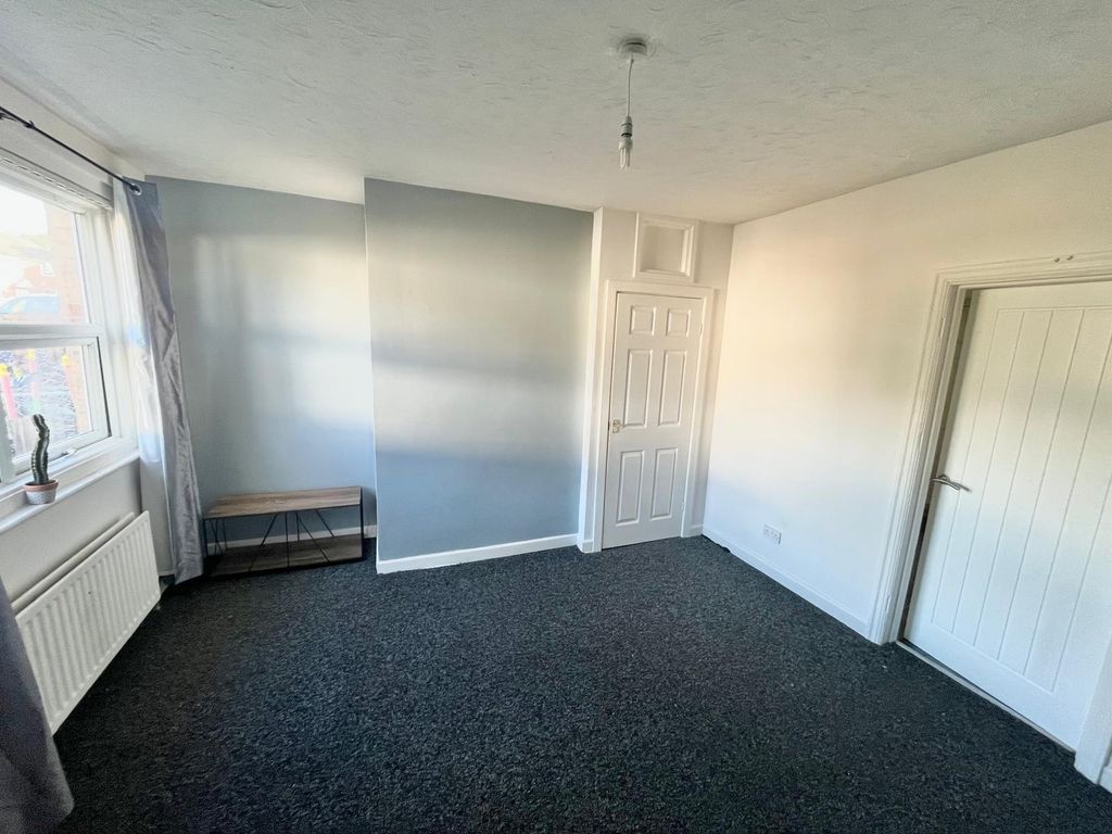 Property photo 2 of 11 26-Image-A1768Abe