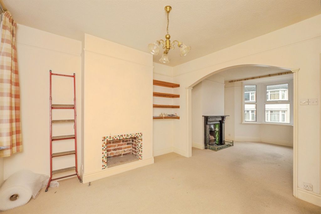 Property photo 3 of 27