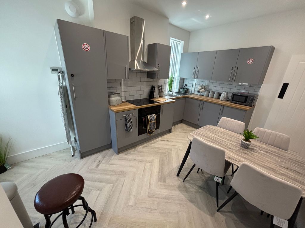 Property photo 2 of 7 Communal Kitchen / Diner