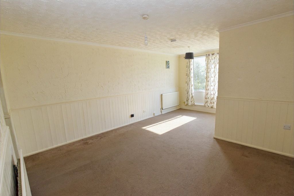 Property photo 3 of 13 Lounge 1