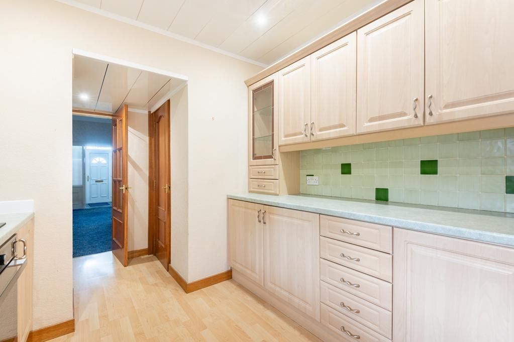 Property photo 3 of 20 Lev1473Pem Kitchen Left.Jpg