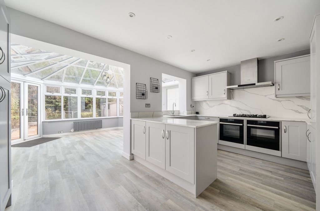 Property photo 2 of 22 1409642-9-6989c54...