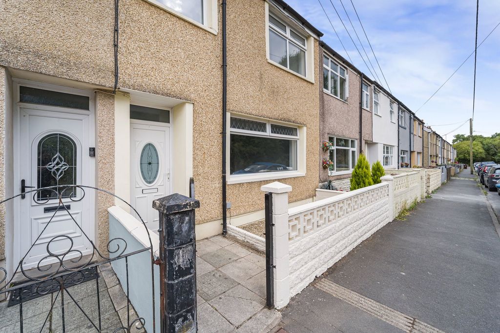 Property photo 2 of 35