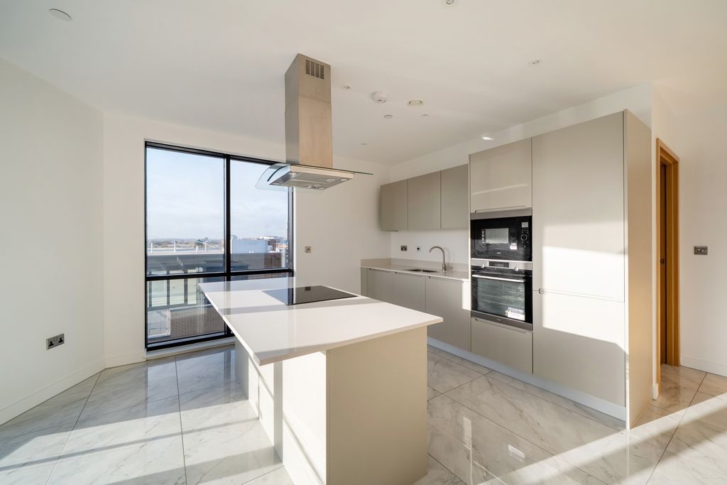 Property photo 2 of 15 1394556-9-694871A8Eff42