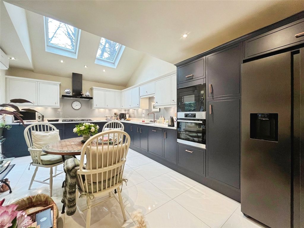 Property photo 2 of 18 Kitchen