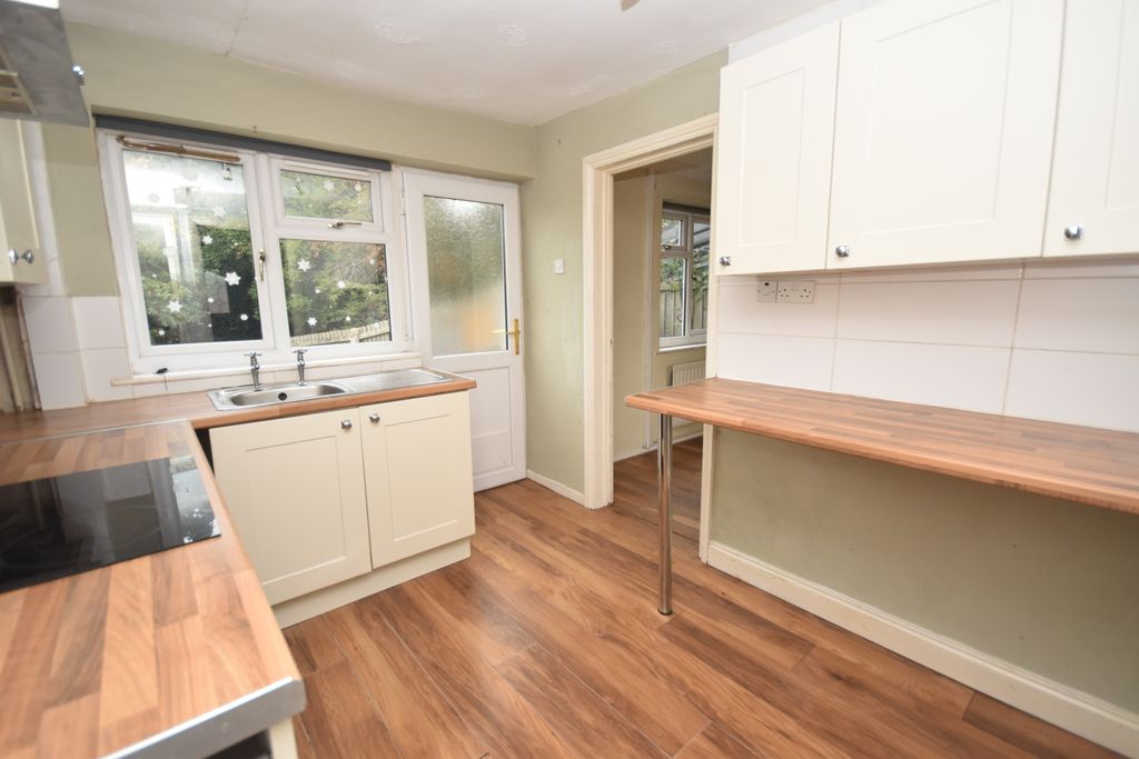 Property photo 3 of 14 Kitchen