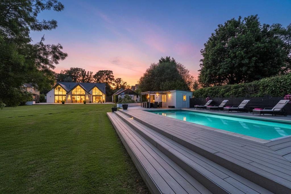 Property photo 1 of 57 133 Portsmouth Twilight.Jpeg