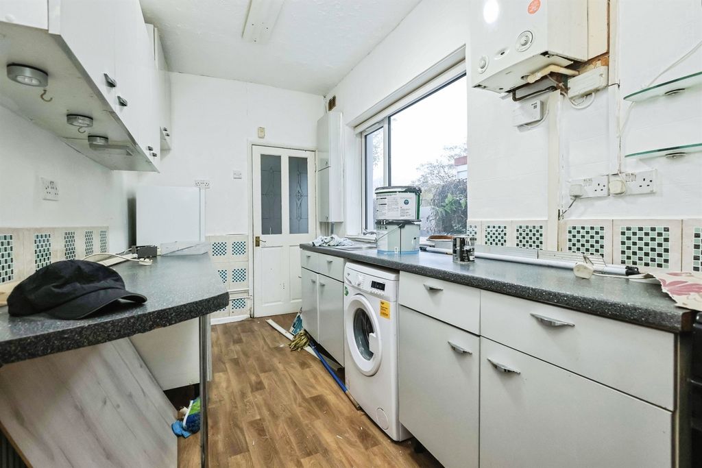 Property photo 2 of 17