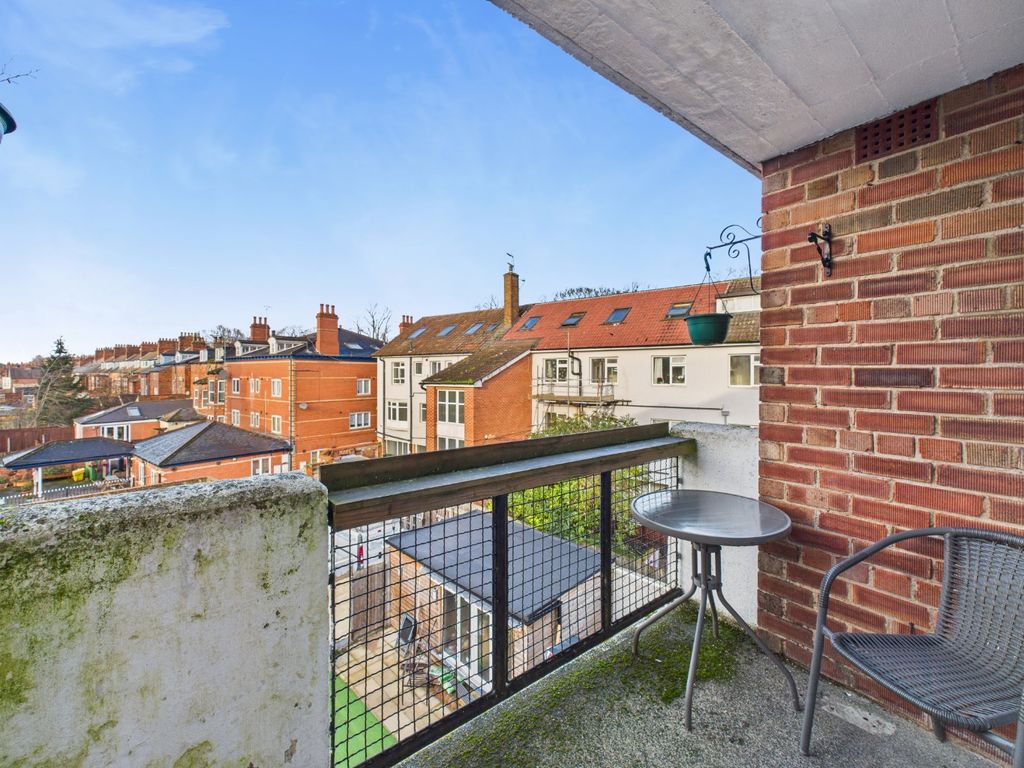 Additional image 12 of 2 bed flat for salePrinces Avenue, Hull HU5