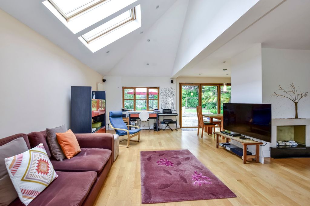 Property photo 2 of 40