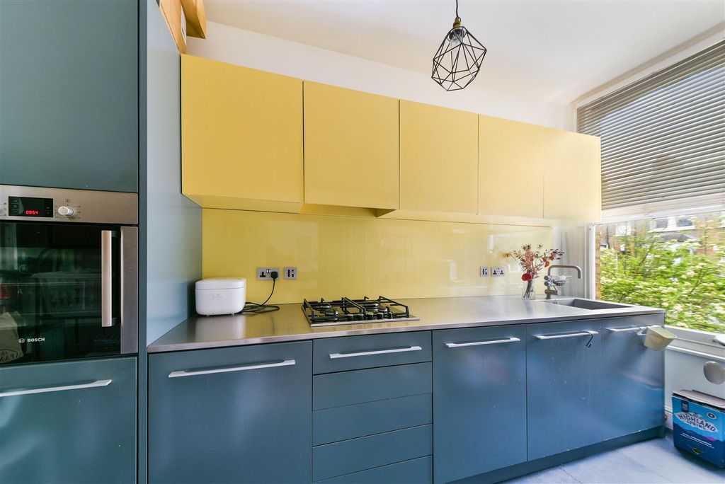 Property photo 3 of 9 Kitchen