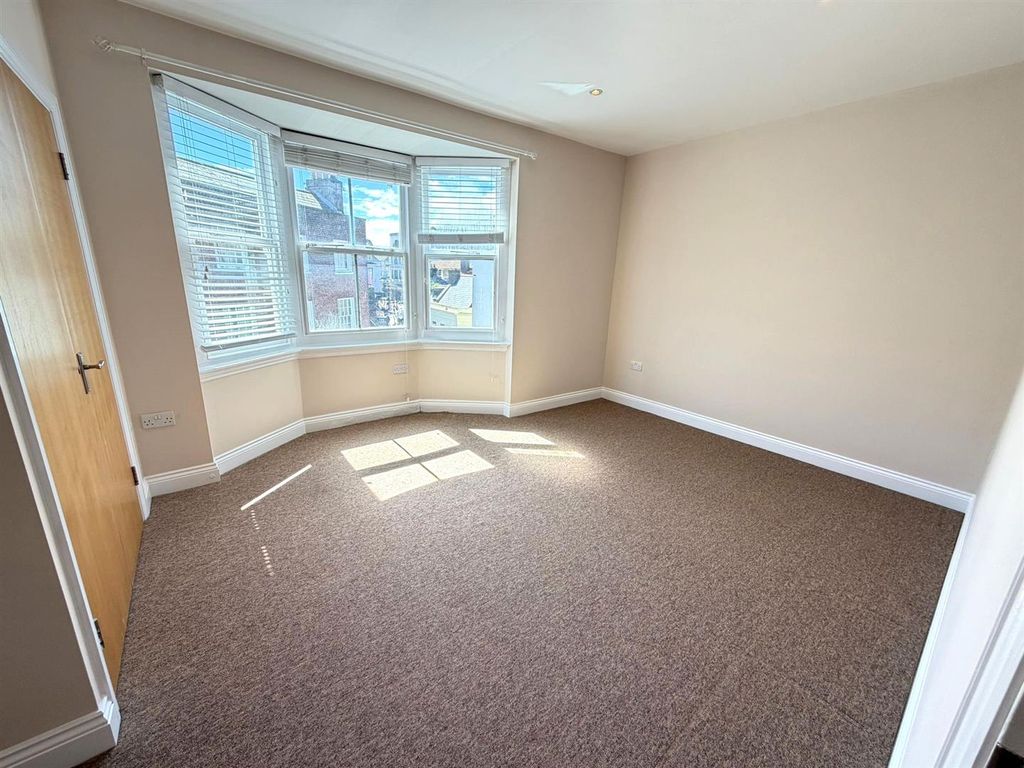 Property photo 3 of 7 Bedroom 1.Jpg