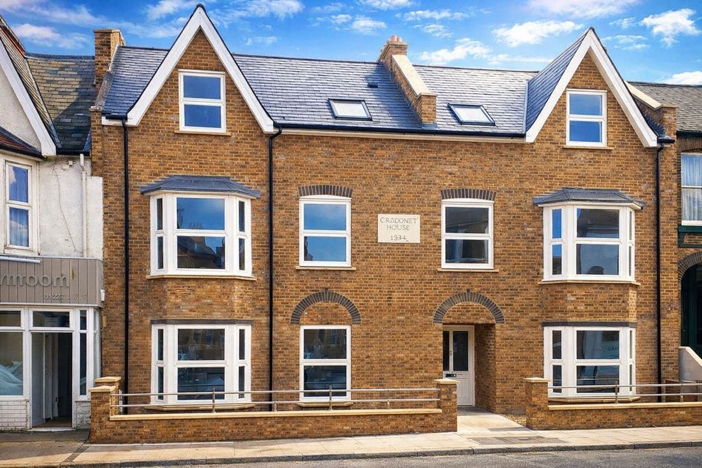 Property photo 1 of 6 High Street, Herne Bay