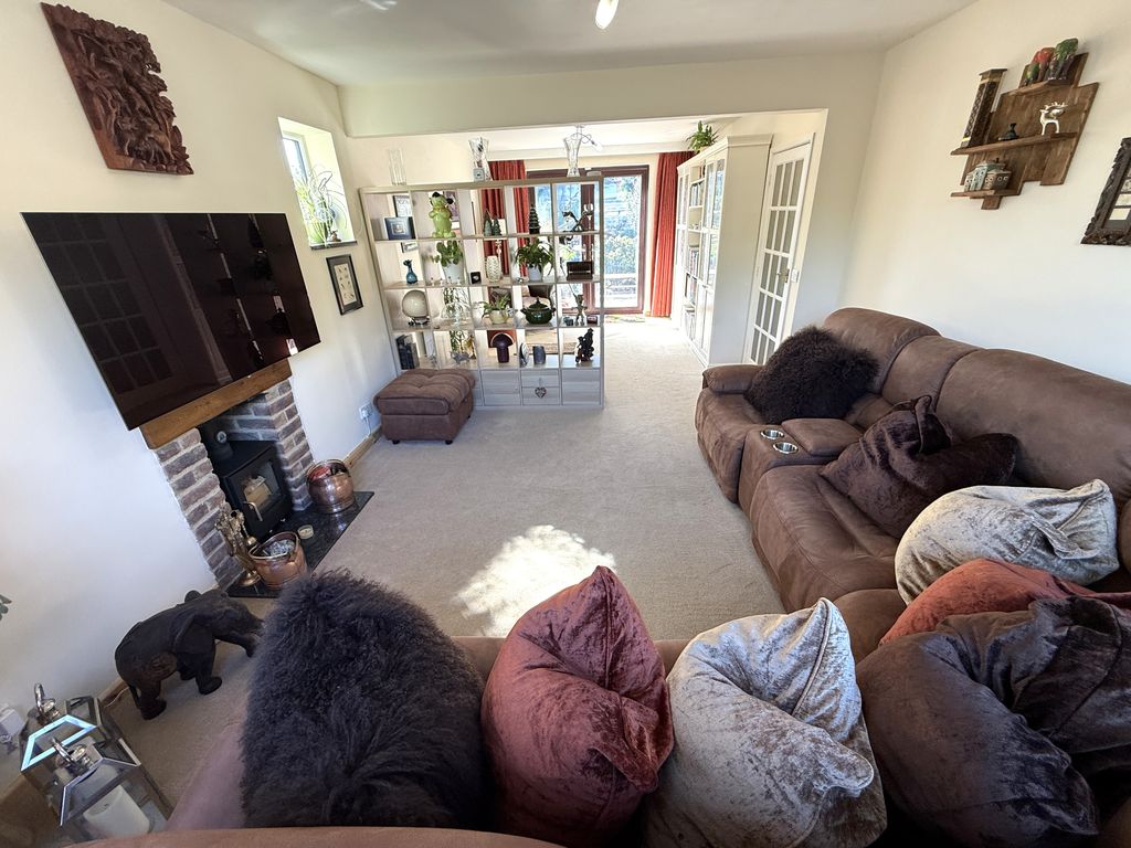 Property photo 2 of 27