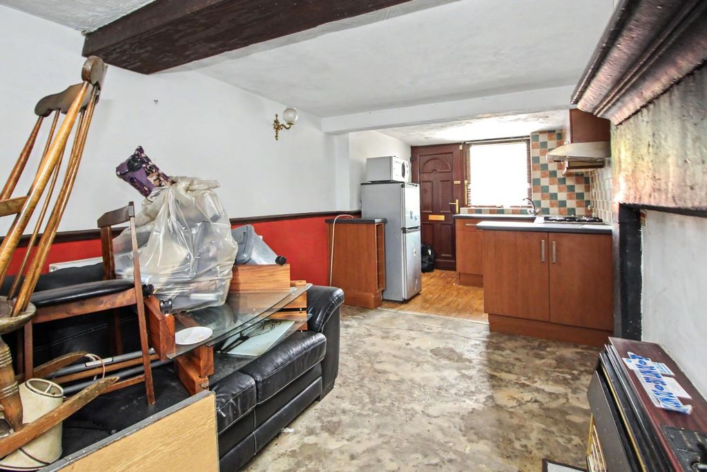Property photo 2 of 14