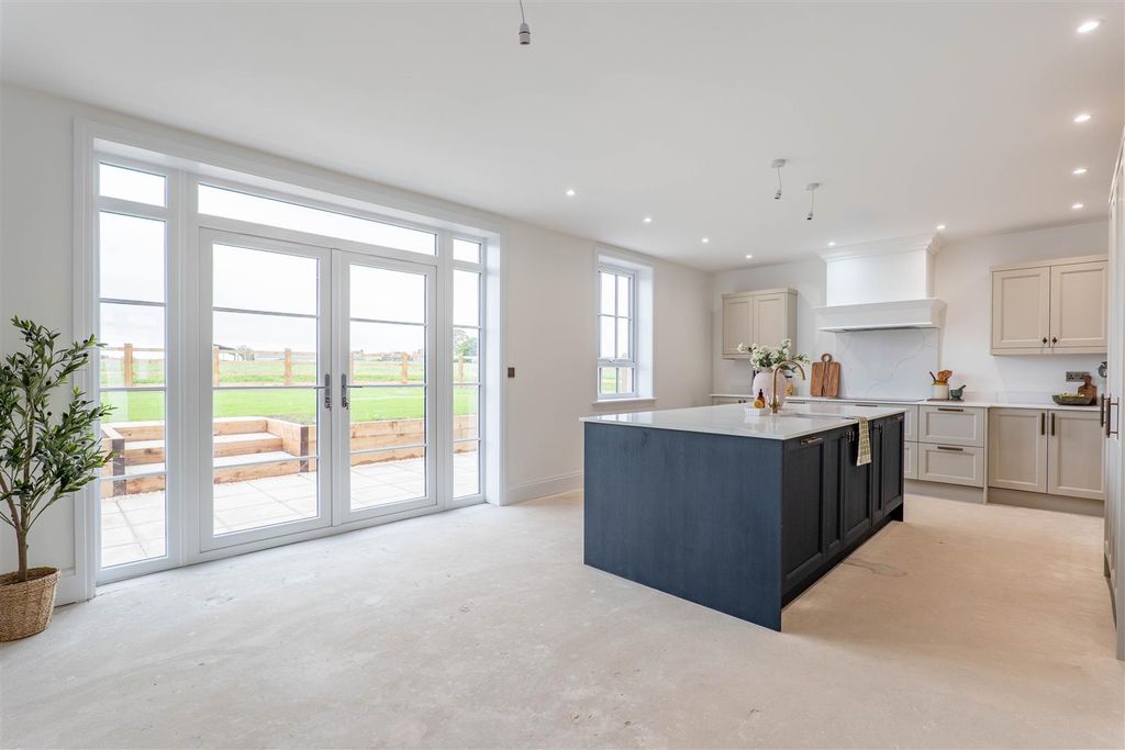 Property photo 2 of 47 Kitchen/Dining Room