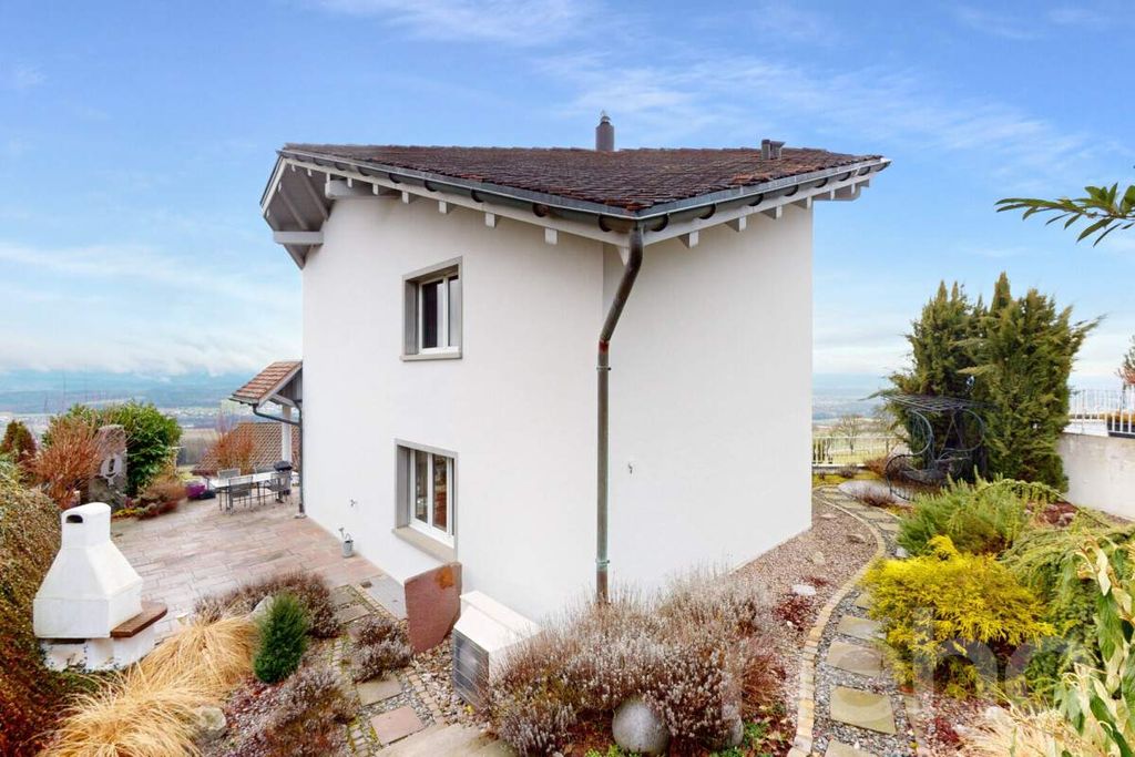 Property photo 2 of 13