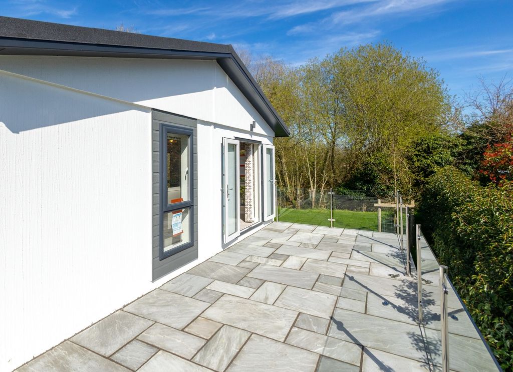 Property photo 2 of 12 93Ccf54E34Ba29E1Bfef986F24E08541E07d552c9Efdf636cc