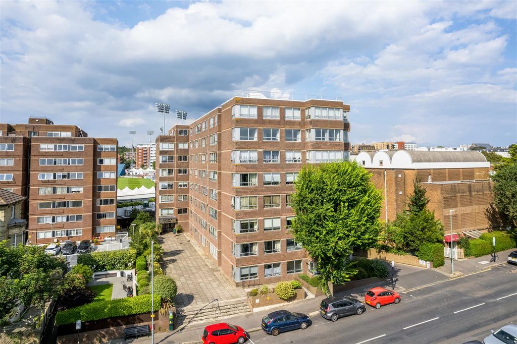 Property photo 1 of 15 Flat 11 Sussex Court-2.Jpg