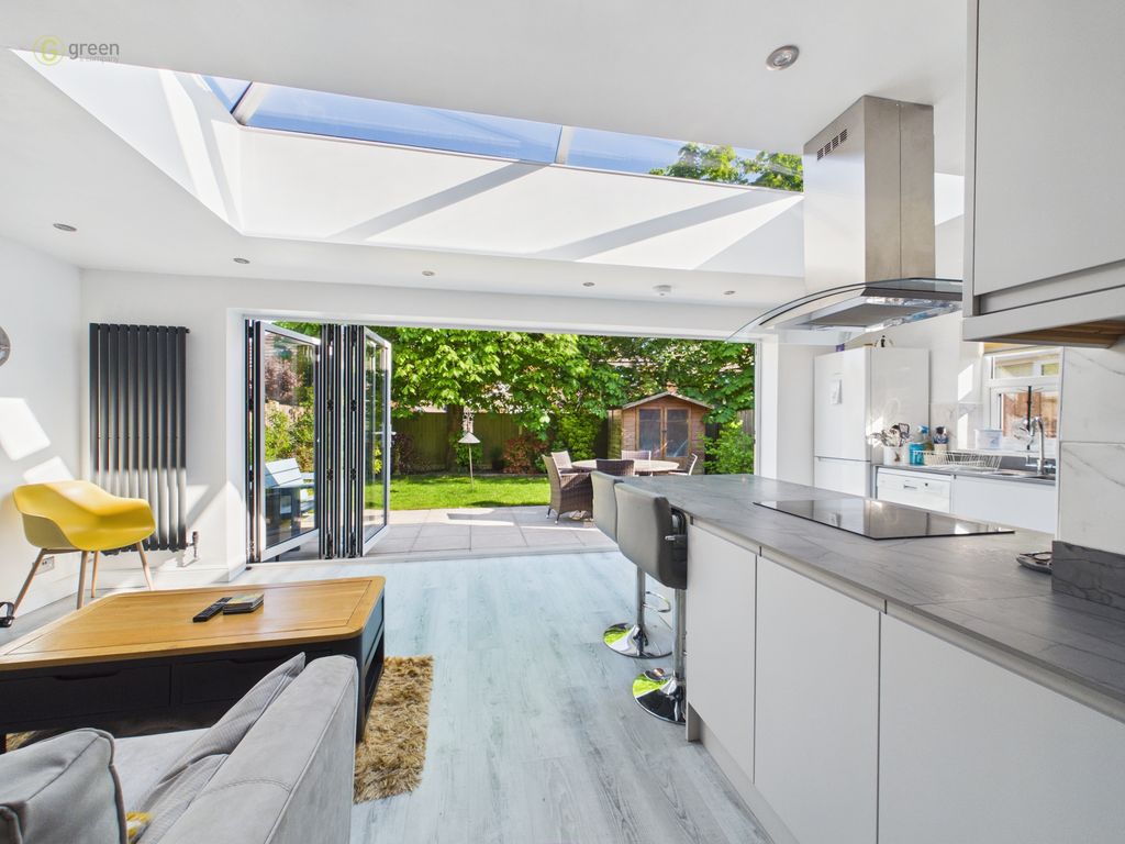 Property photo 3 of 39 Cam01698G0Pr0212Still031