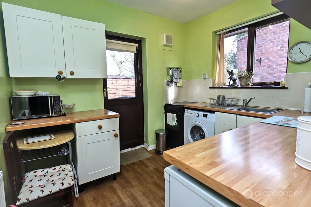 Property photo 2 of 15 4670564