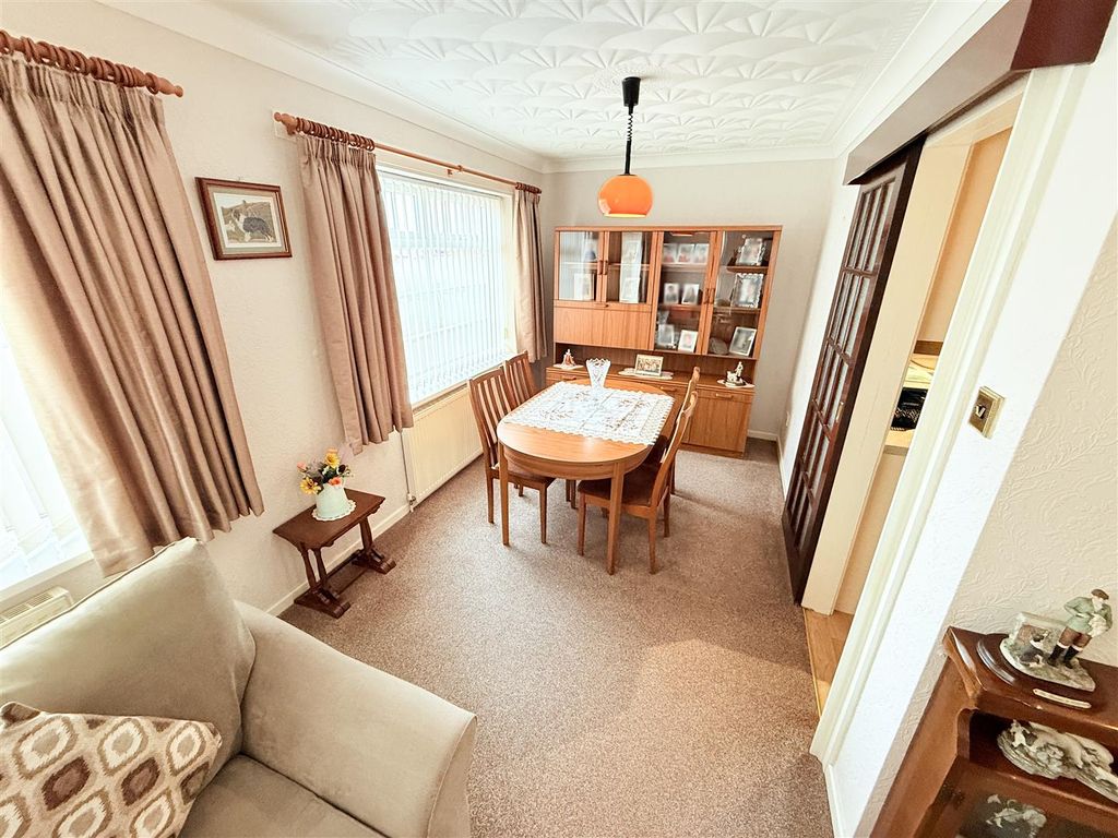 Property photo 3 of 11 'l'shaped Lounge/Dining Room