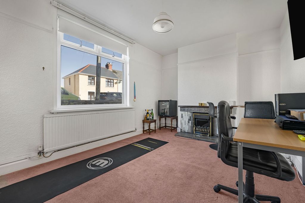 Property photo 2 of 31