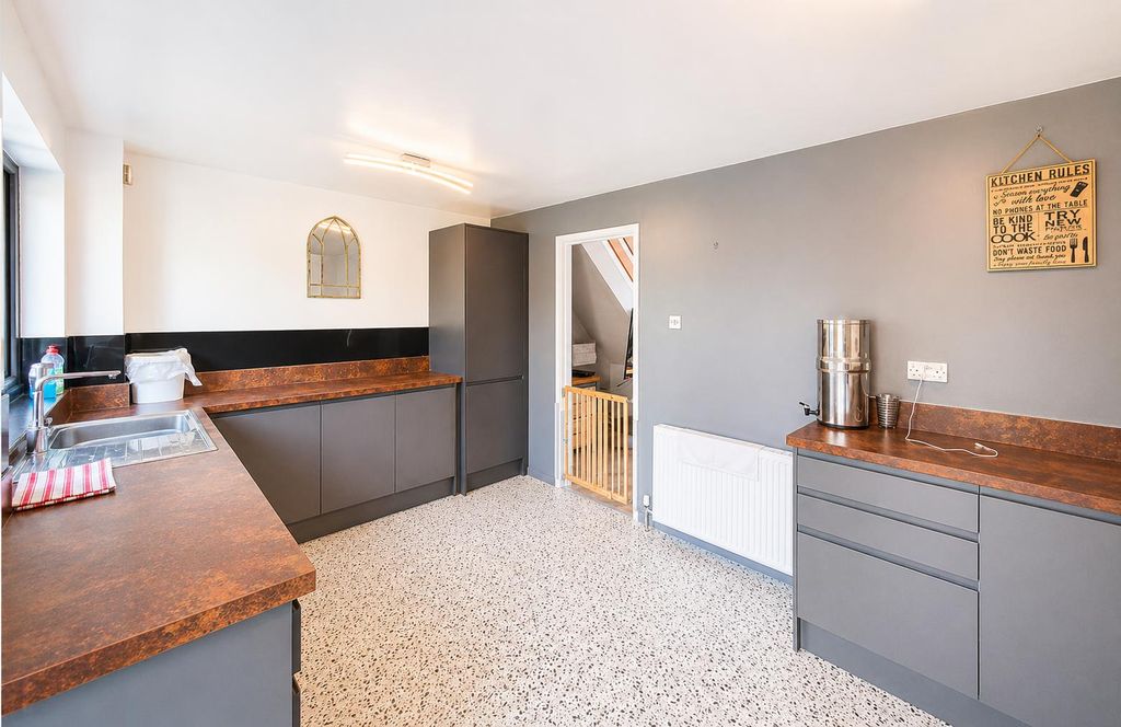 Property photo 2 of 19 13.Png