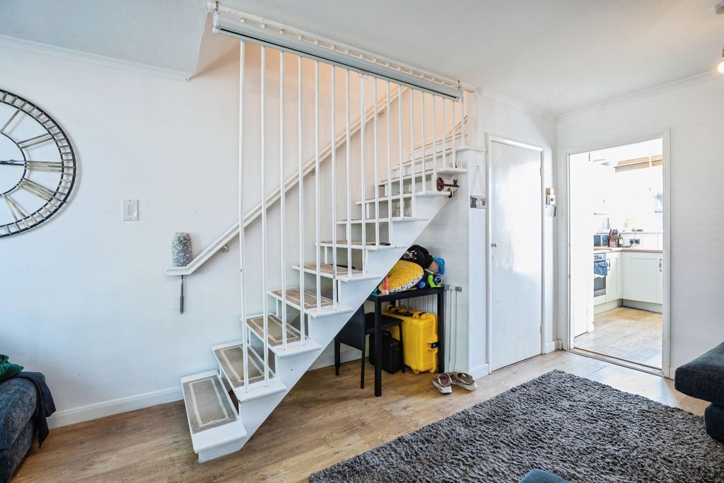 Property photo 3 of 16 Photo