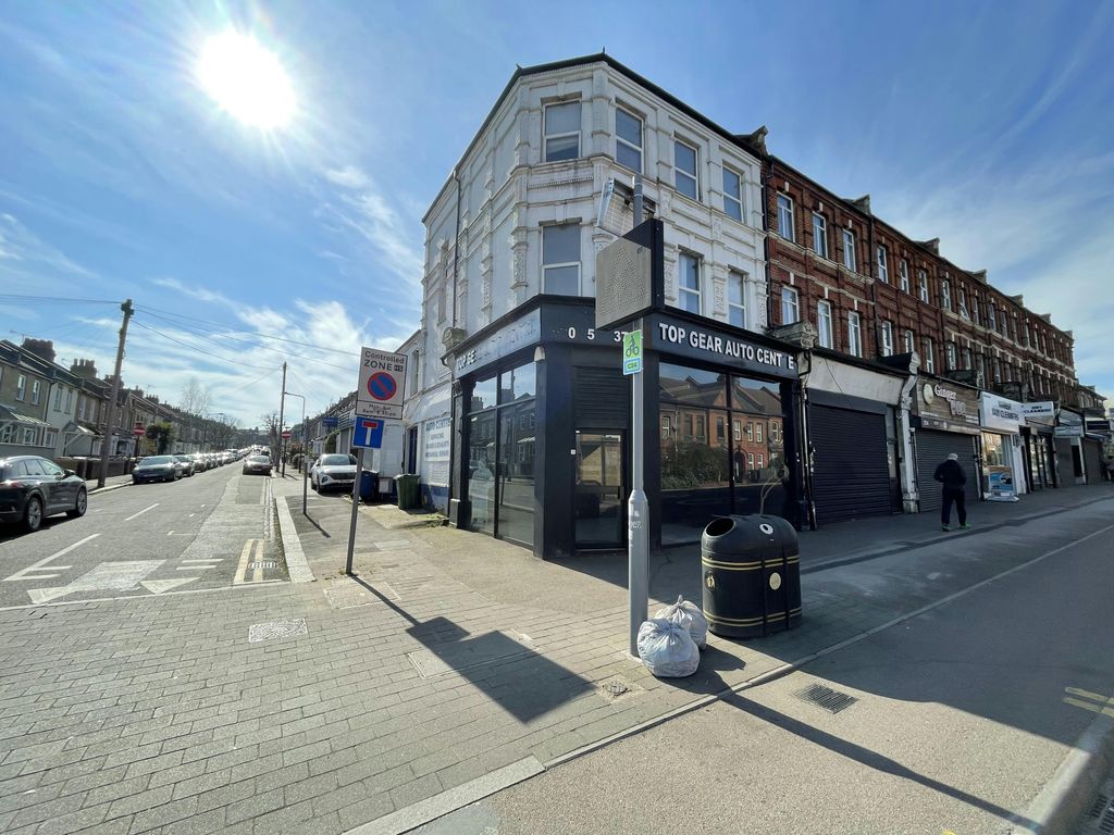 Property photo 1 of 20 378 Forest 11.Jpg