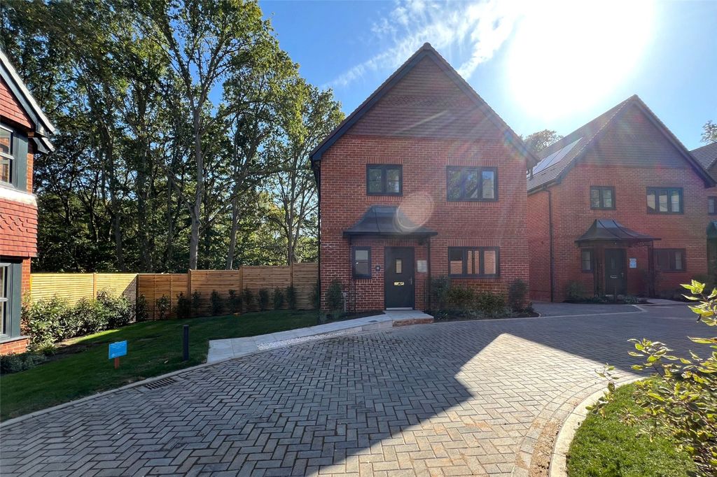 Property photo 3 of 12 External