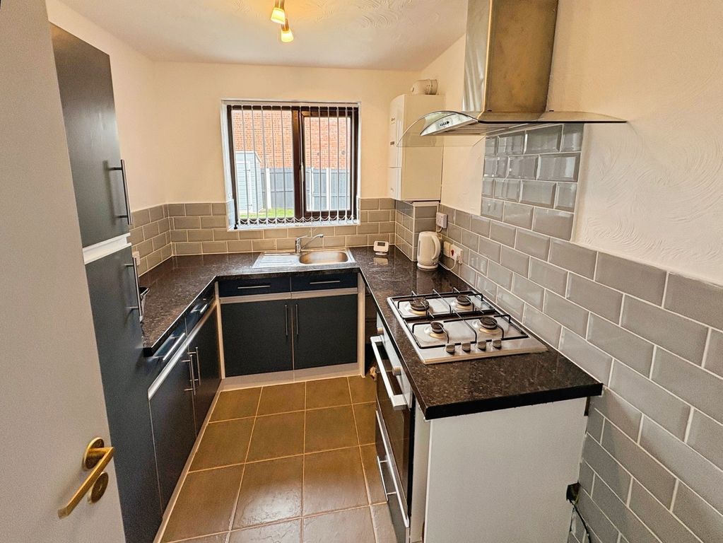 Property photo 2 of 10 Kitchen