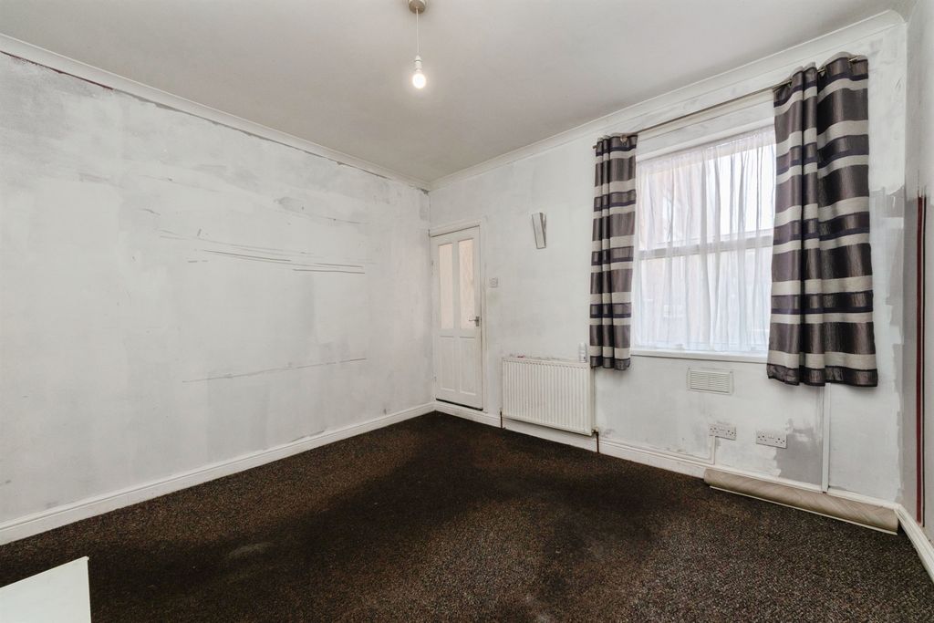 Property photo 3 of 18