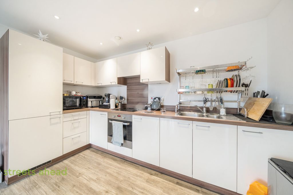 Property photo 3 of 19 31F82312-6Cbf-481...