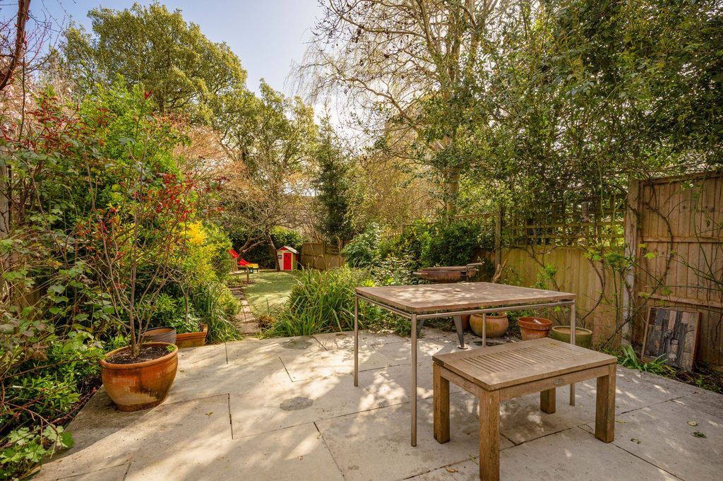 Property photo 3 of 28