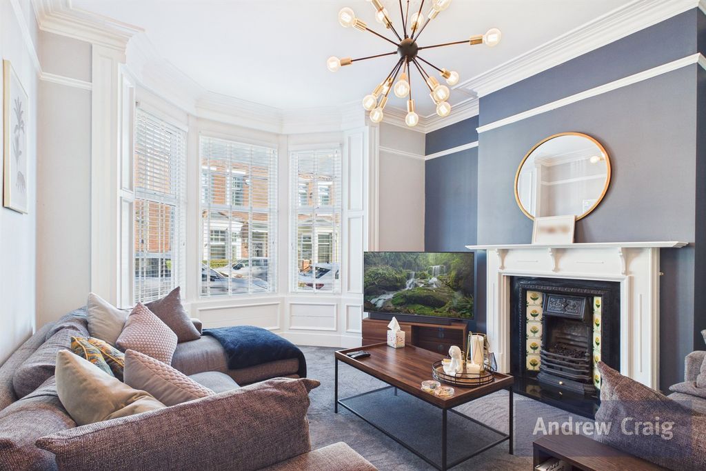 Property photo 2 of 25 Lounge